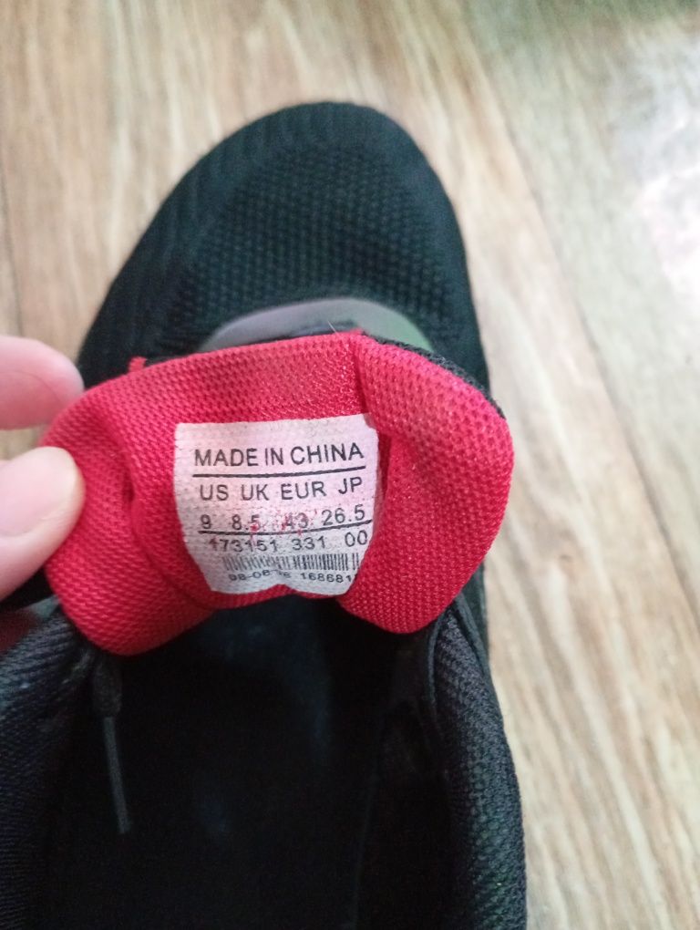 Продаются летние кроссовки