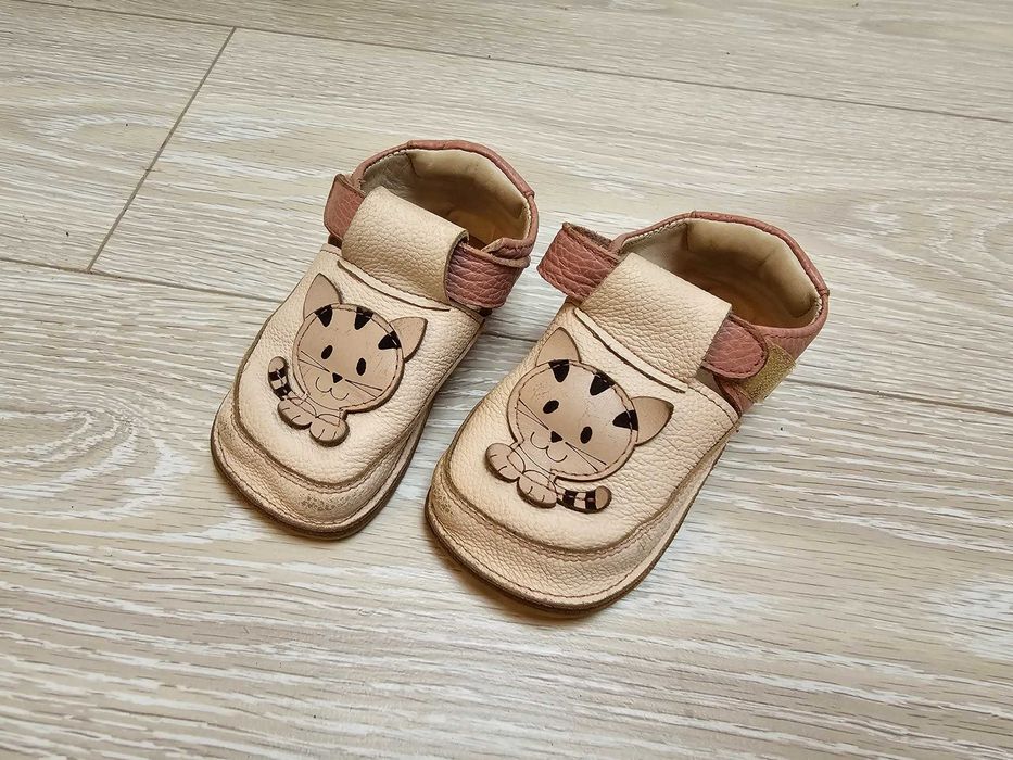 Pantofiori piele pisicuta, măsura 23