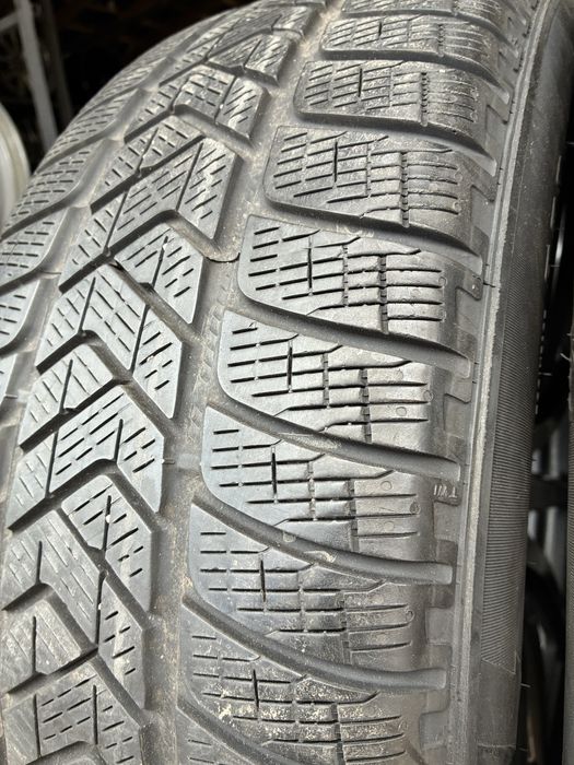 235/55/19 Пирели Зимни Рън Флат