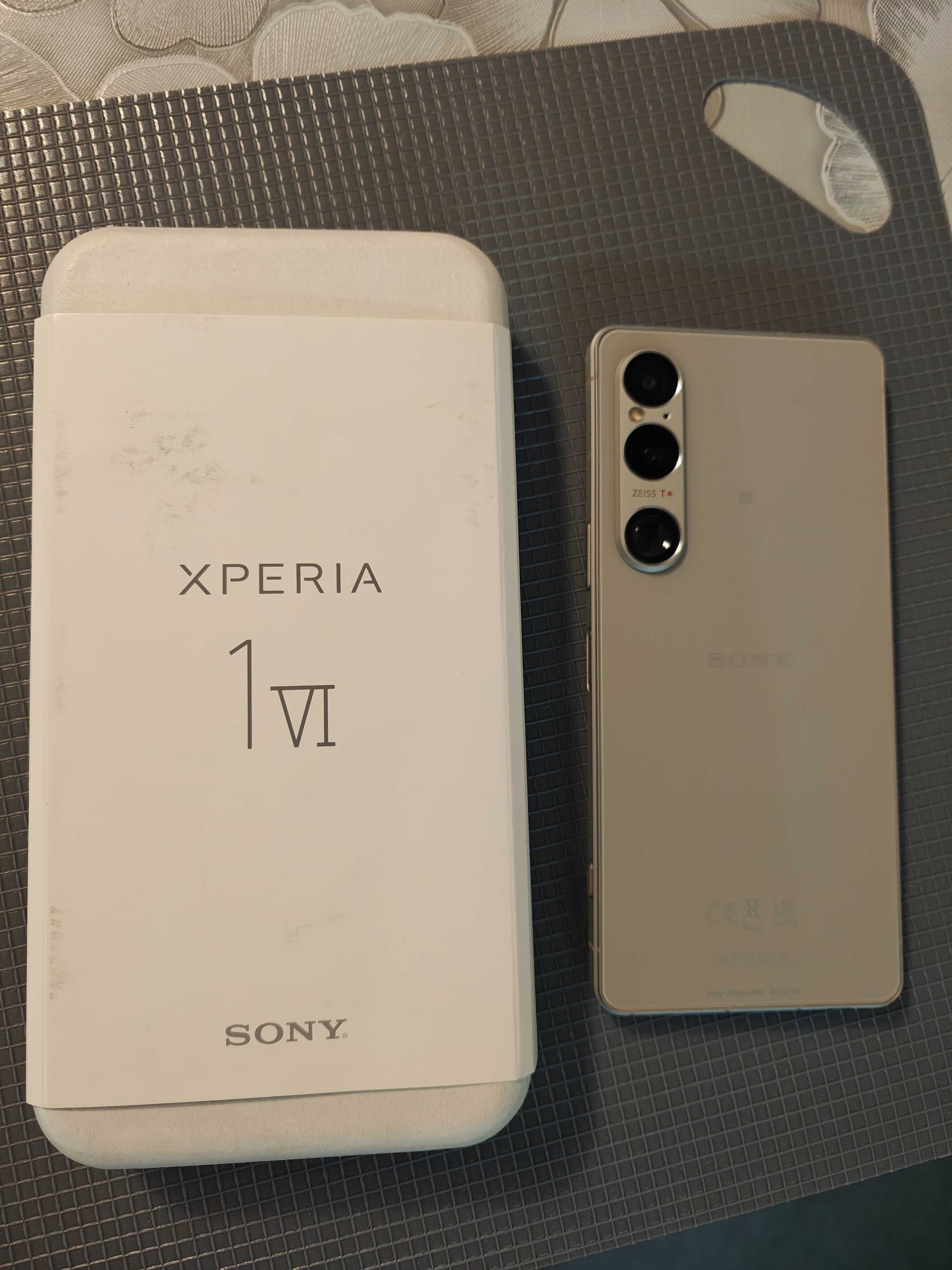 Sony Xperia 1 VI Silver , без следи от употреба.