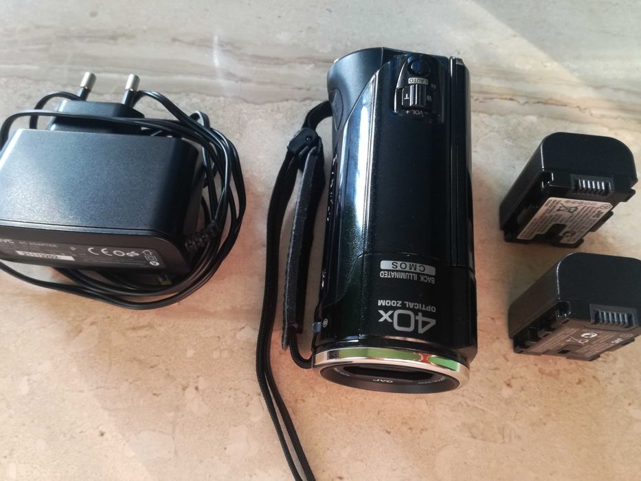 Продавам FULL HD камера JVC със 2бр.батерий и чантичка SONY