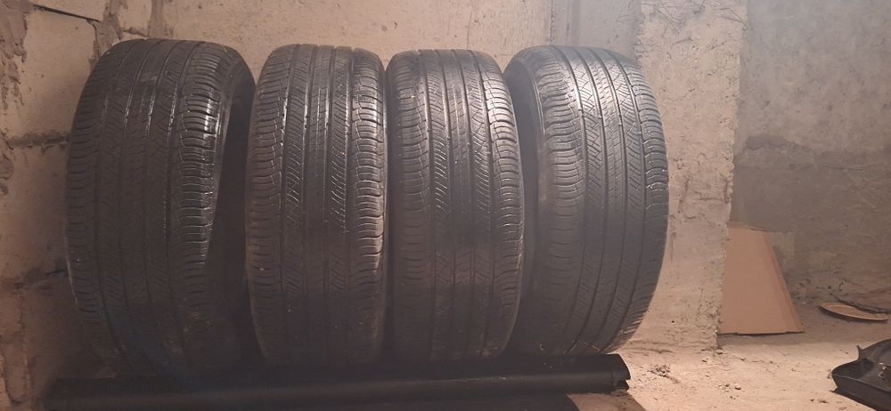 Vand set cauciucuri 235/55/18 Michelin