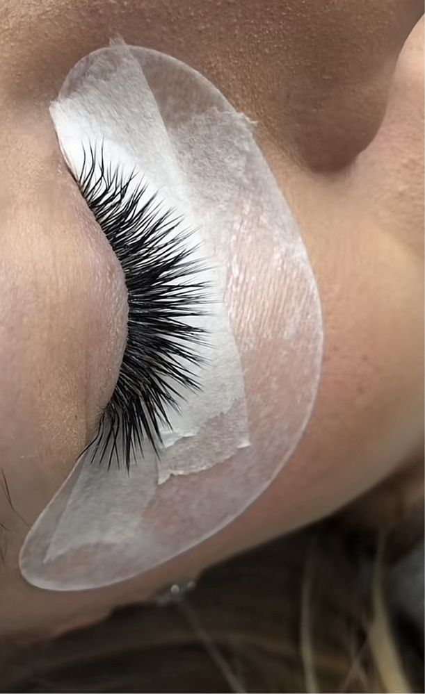 Caut model exyensie gene efect mascara L si extensie sprancene