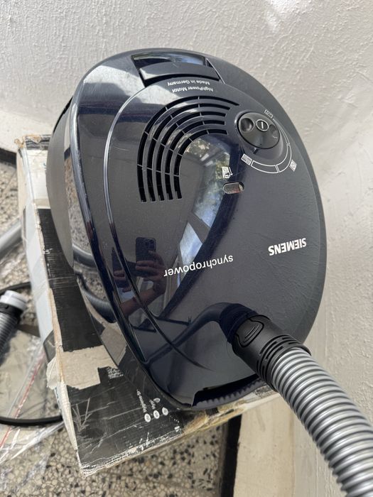 Прахосмукачка с Торба Siemens VBBS607V00, 700W, 4L!