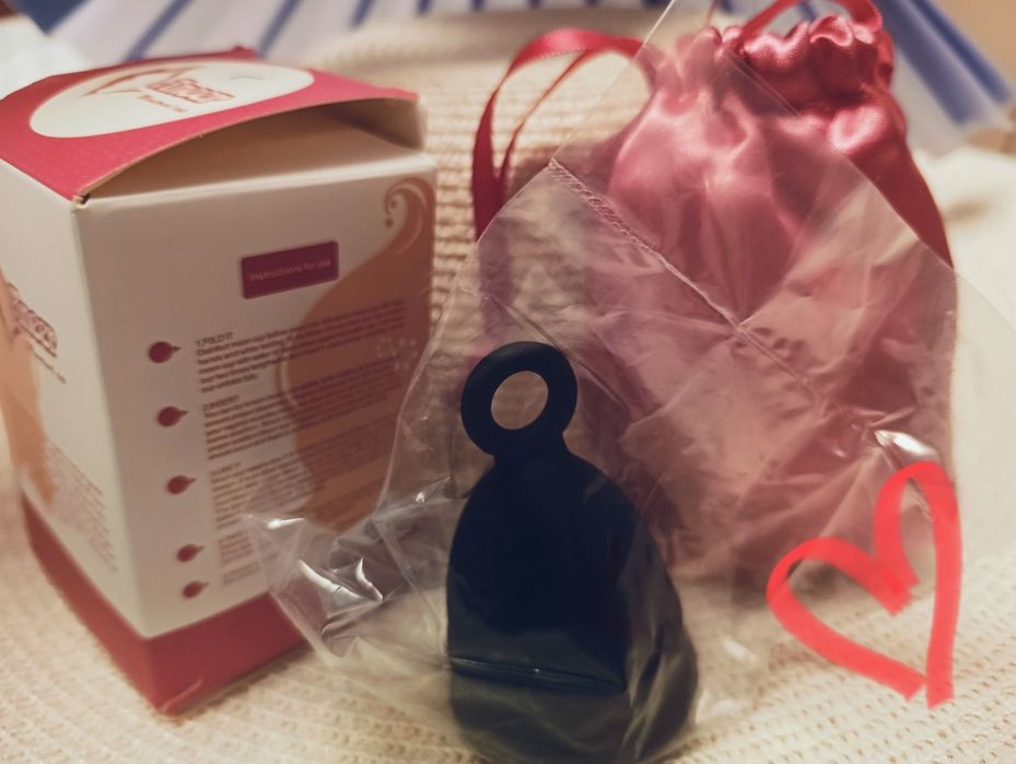 Cupă menstruală AneerCare sigilată reutilizabilă + cadou candelă