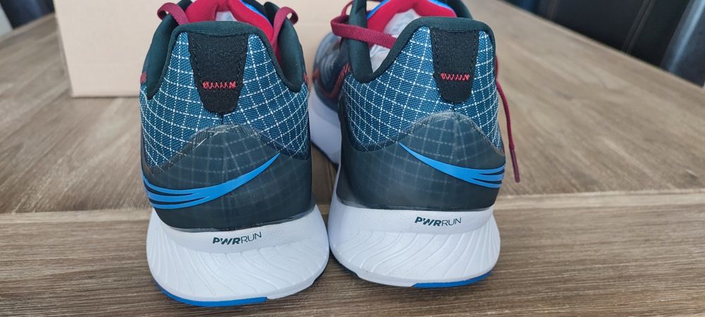 нови SAUCONY endorphin shift 2 стелка :29см..