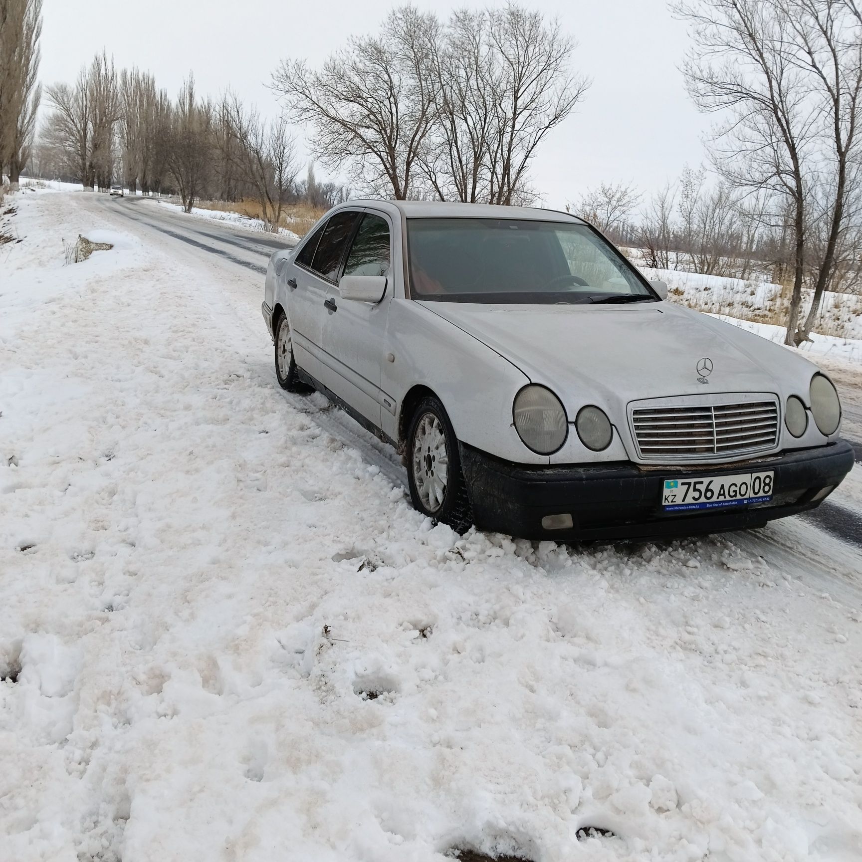 мерседес бенс 210