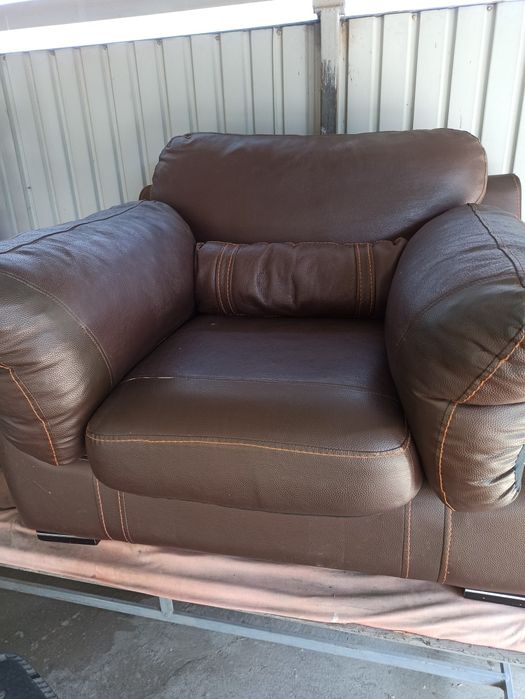 Кожаное кресло...