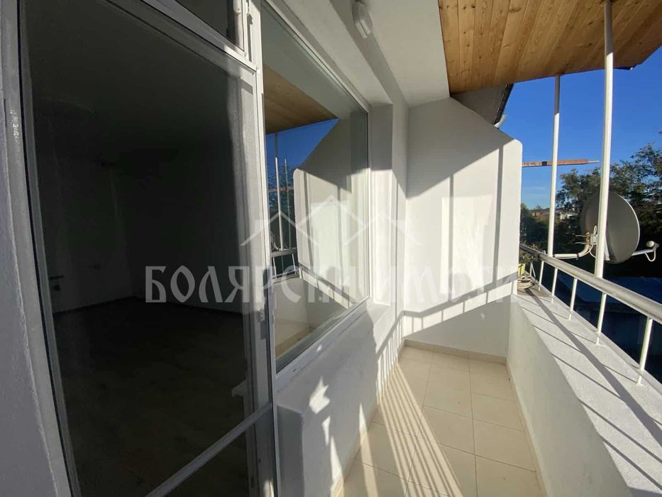 Функционален двустаен апартамент в Широк Център