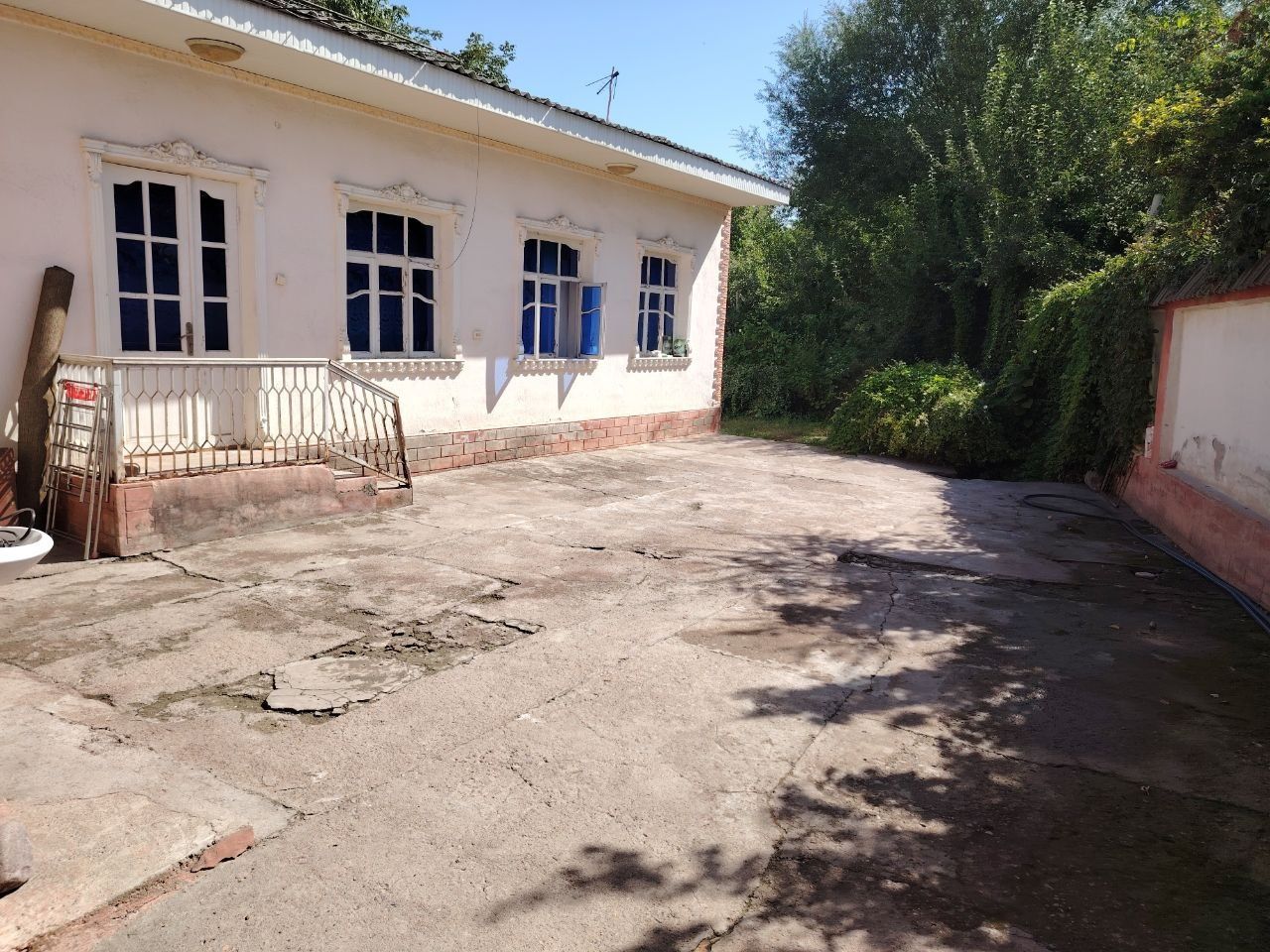 Hovli 13 sotix O'rta saroyda