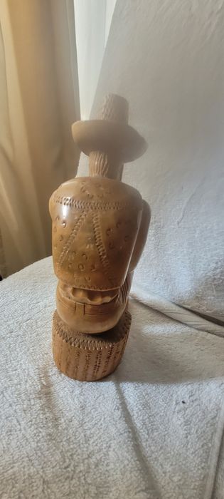 Statuie din lemn