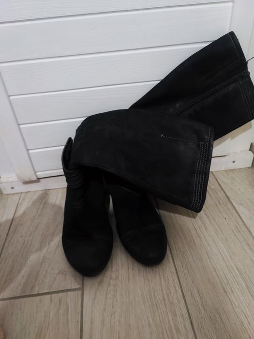 велурени ботуши на немската марка Jana