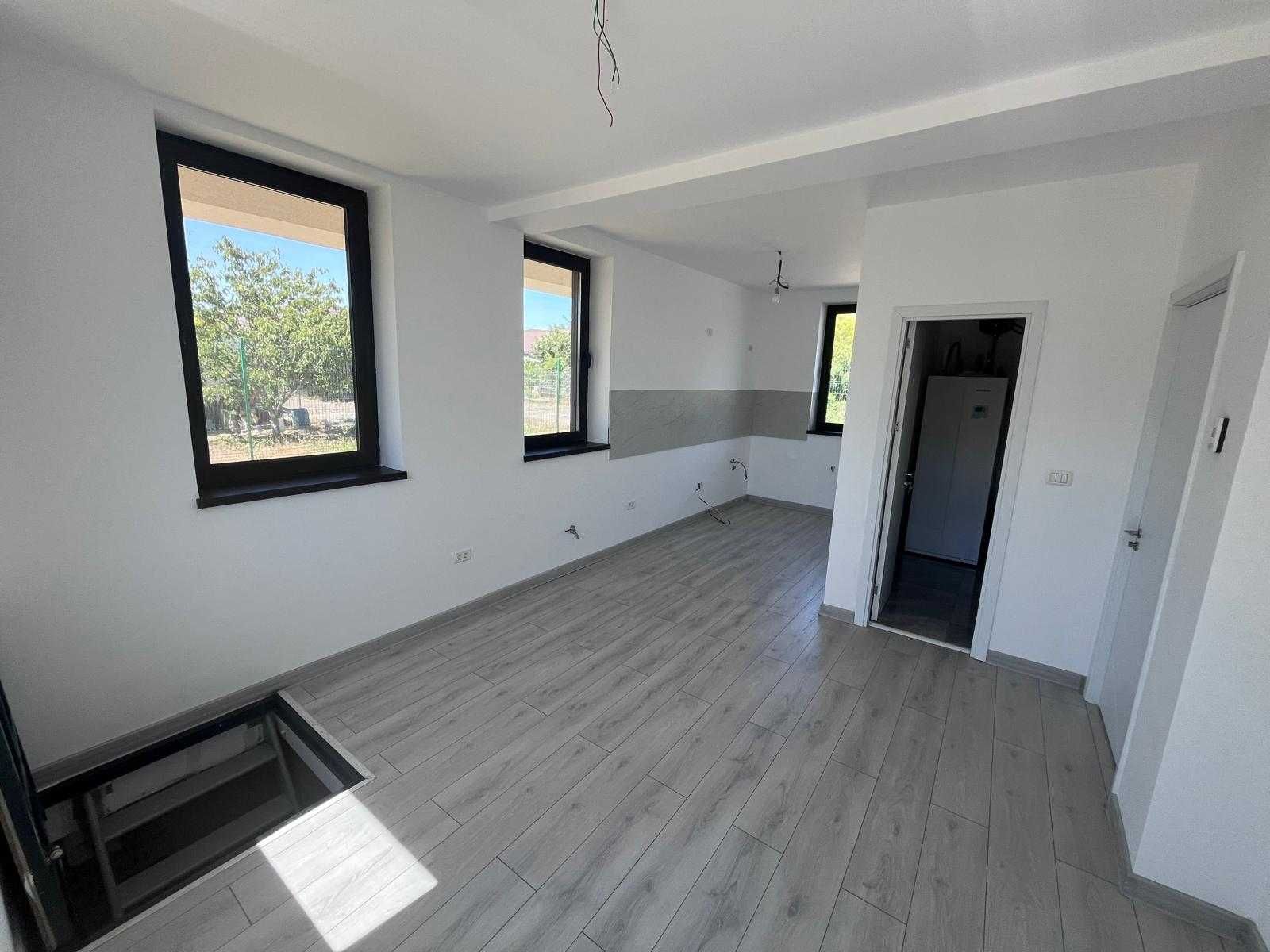 Vand Vila tip duplex P+M - proprietar