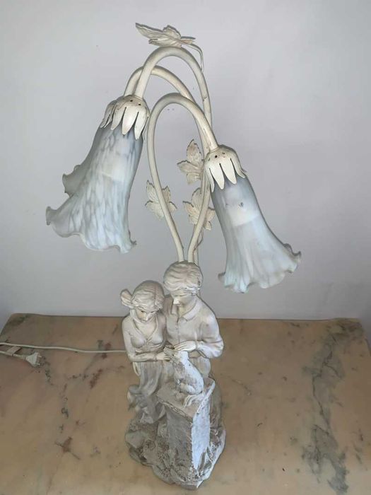 Veioza lampa scena galanta epoca indragostiti