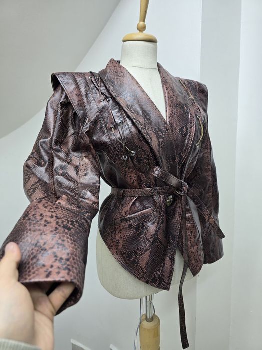 Vand Geaca din piele naturala model nou la 1200 lei