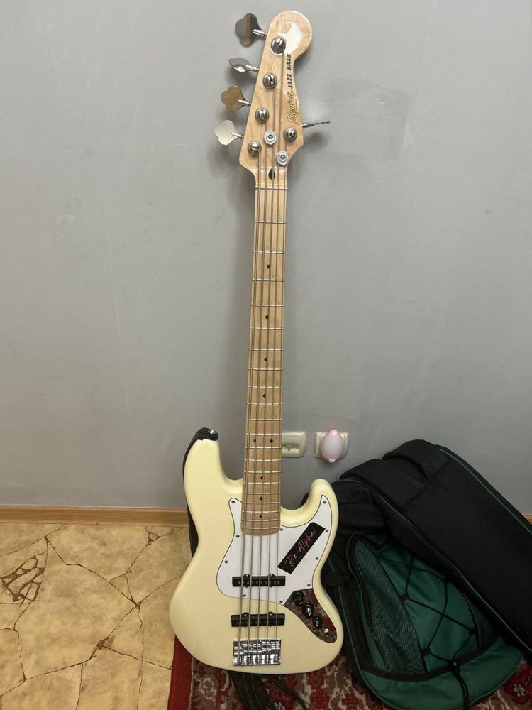Бас гитара squier affinity jazz bass V