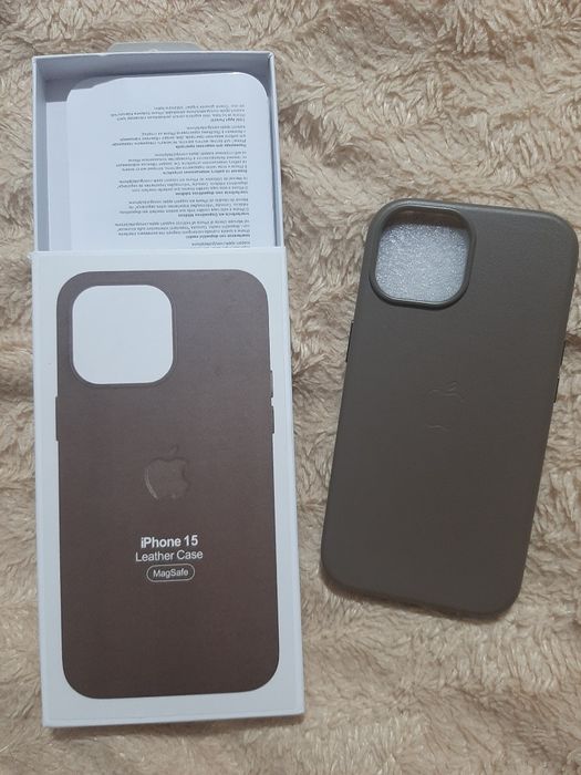 Чехлы на айфон 15