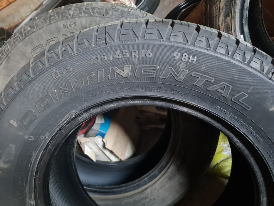 Două cauciucuri-anvelope 215 65 16 Continental- iarna