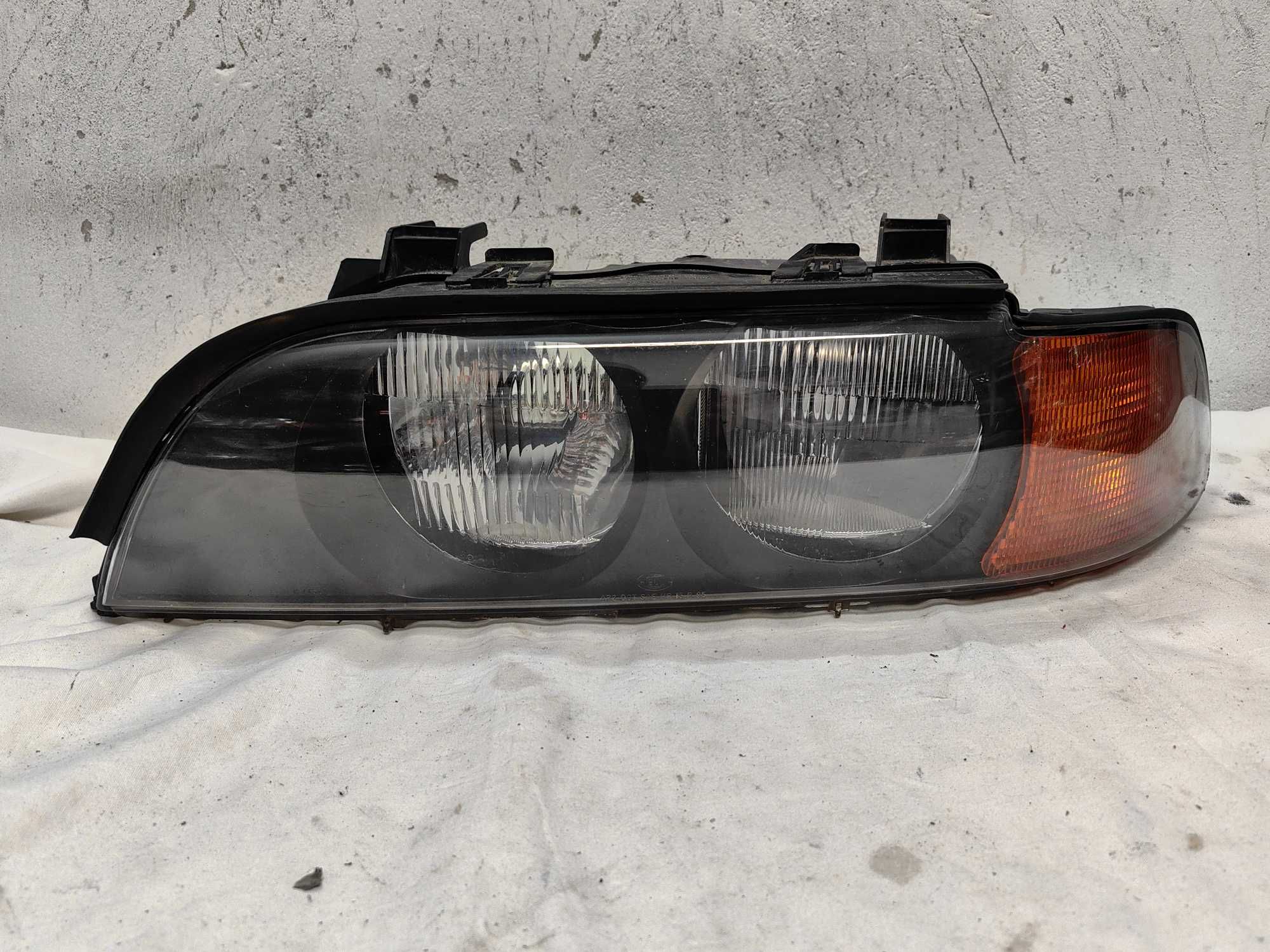 Оригинален фар БМВ 5 Е39   BMW 5 E39
