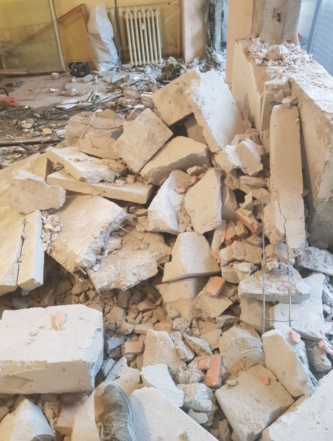 Tăieri Pereți Beton/Decopertări/Demolări/Carotări/Rapid.
