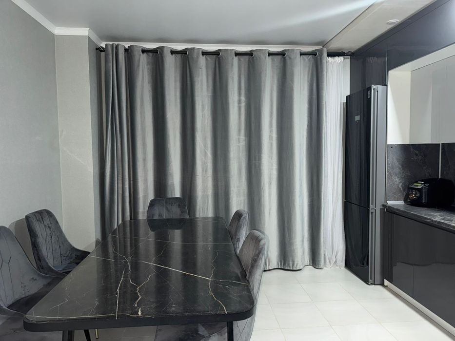 Продам шторы,тюль, карниз