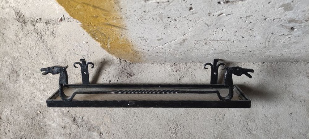 Закачалка, огледало и лавица от ковано желязо