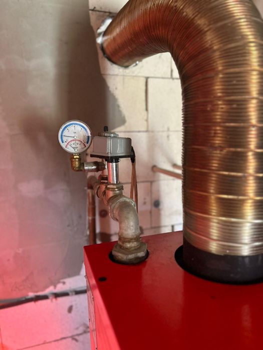 Vând centrala pe lemne + cos