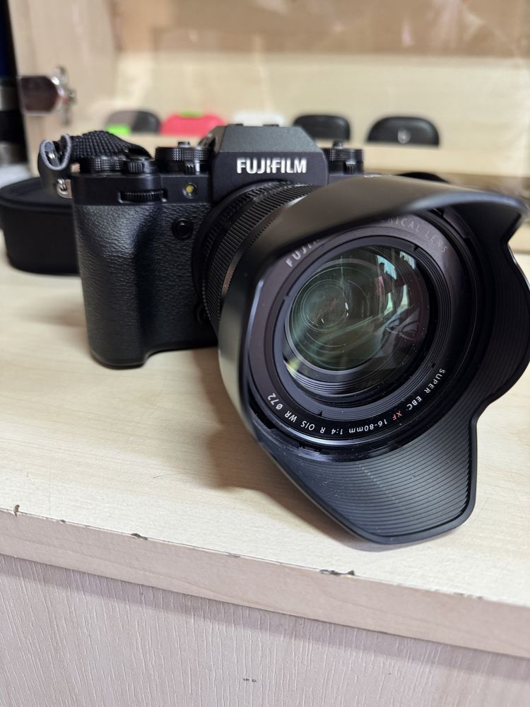 Fujifilm X-T4 cu obiectiv 16-80 mm (negru)
