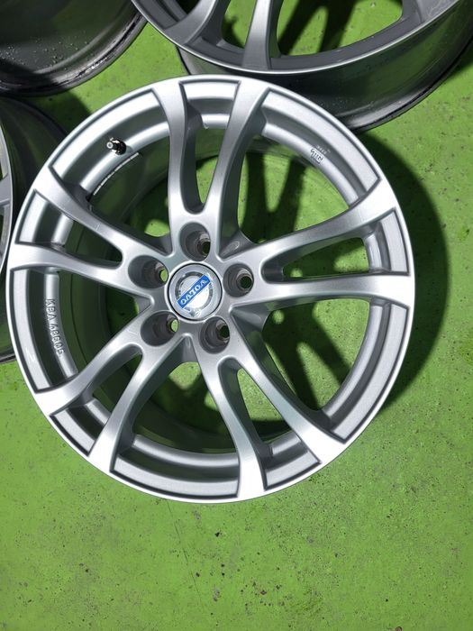 17 5x108 Volvo лети джанти 5х108