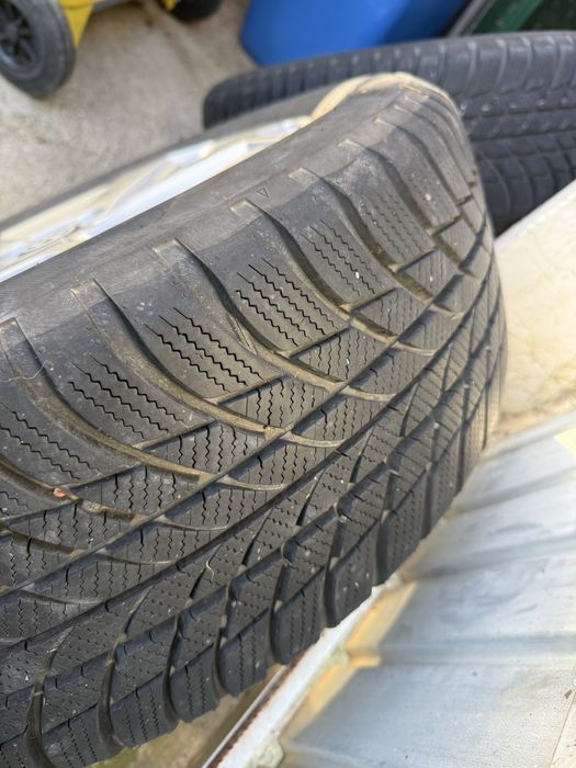 Set 4 roti, jante cu anvelope iarna VW 215/55R17
