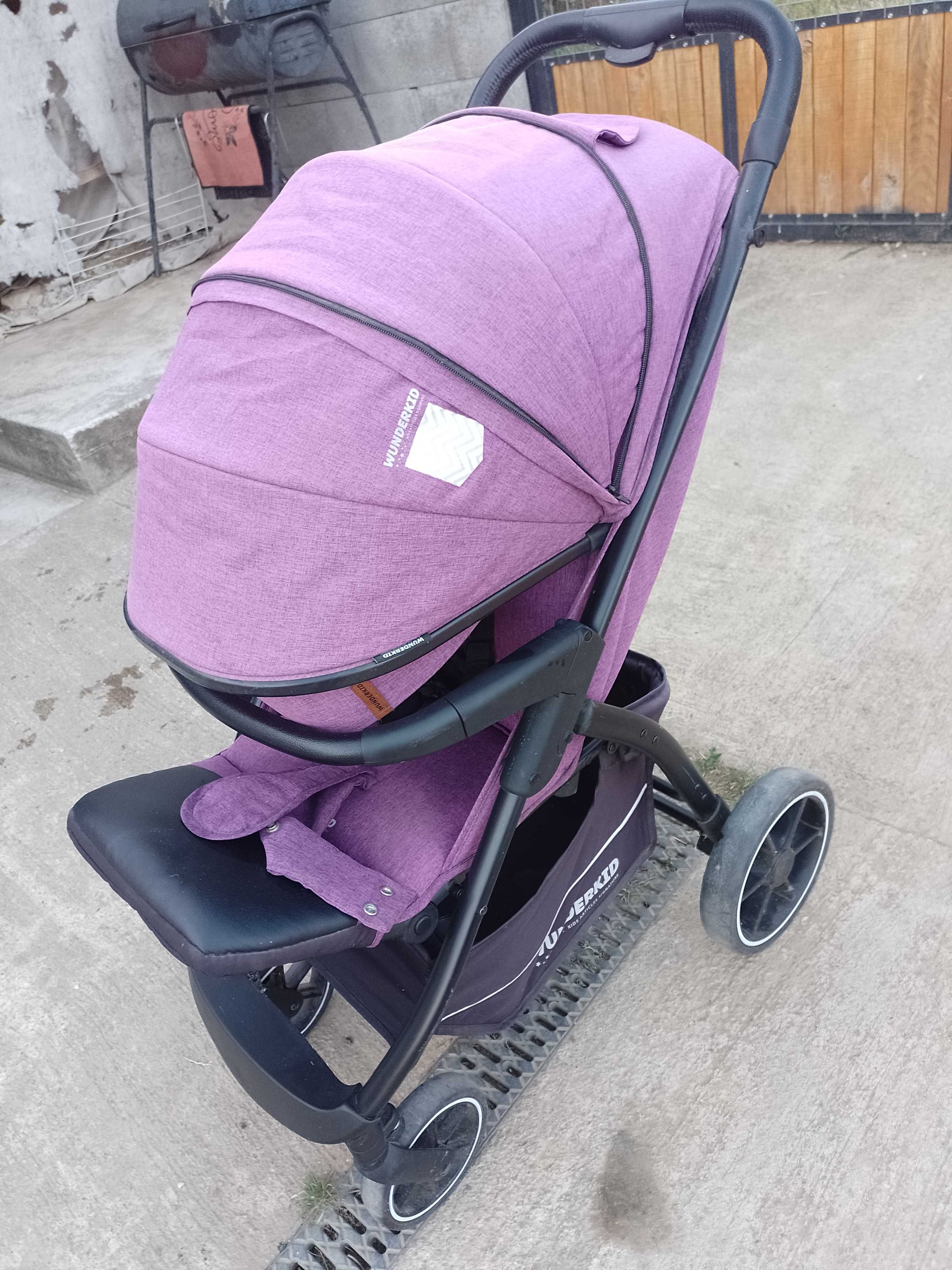 Vand cărucior in stare foarte buna