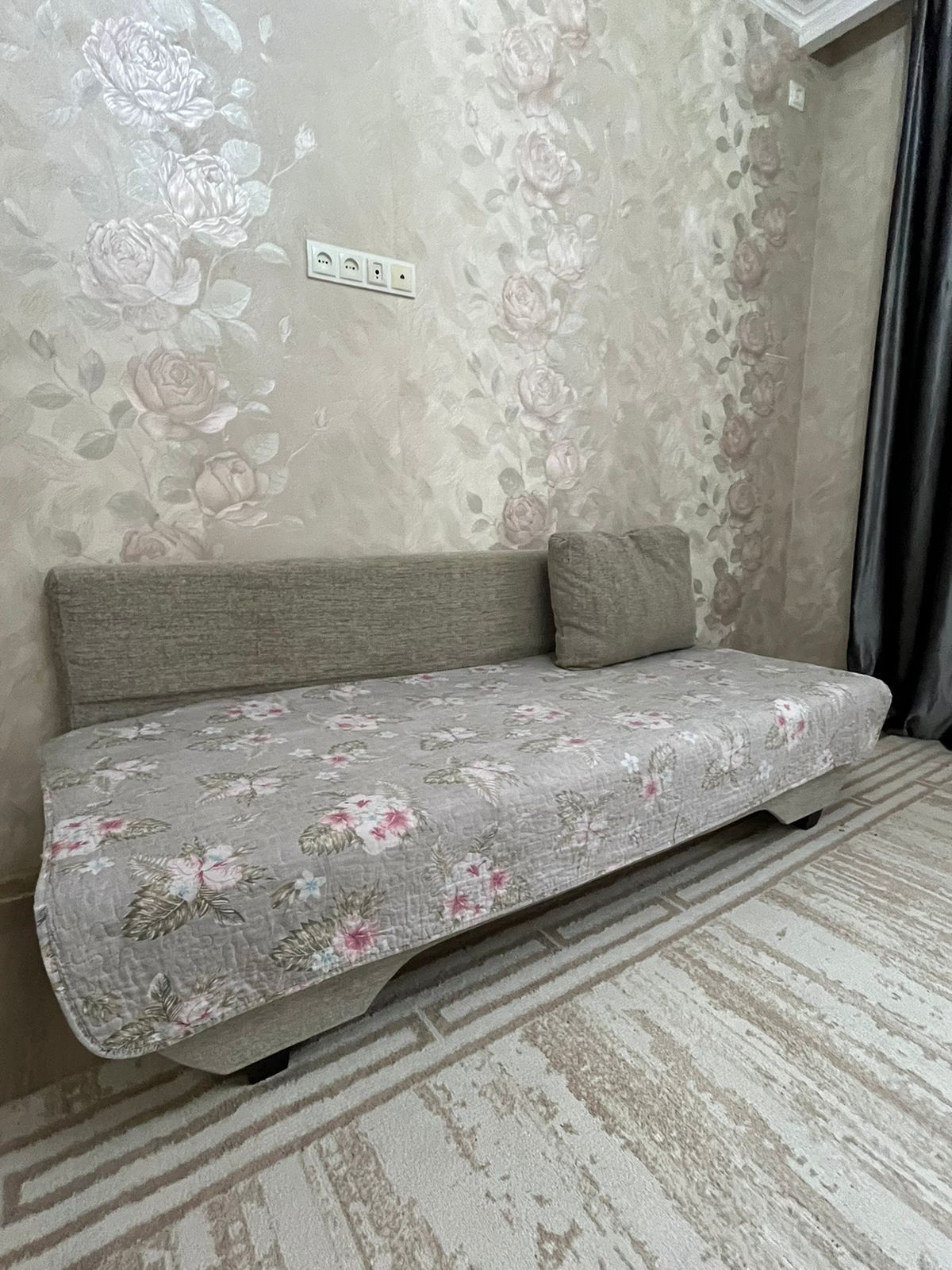 Продаётся диван раскладной на два место