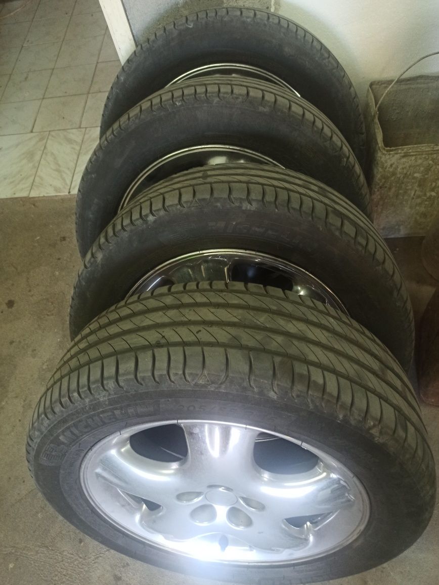 Гуми MICHELIN с джанти Chrysler 4бр