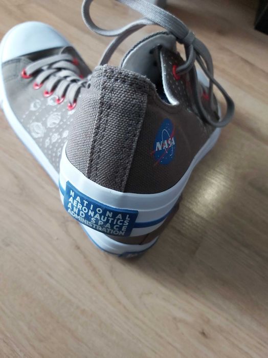 Нови гуменки NASA