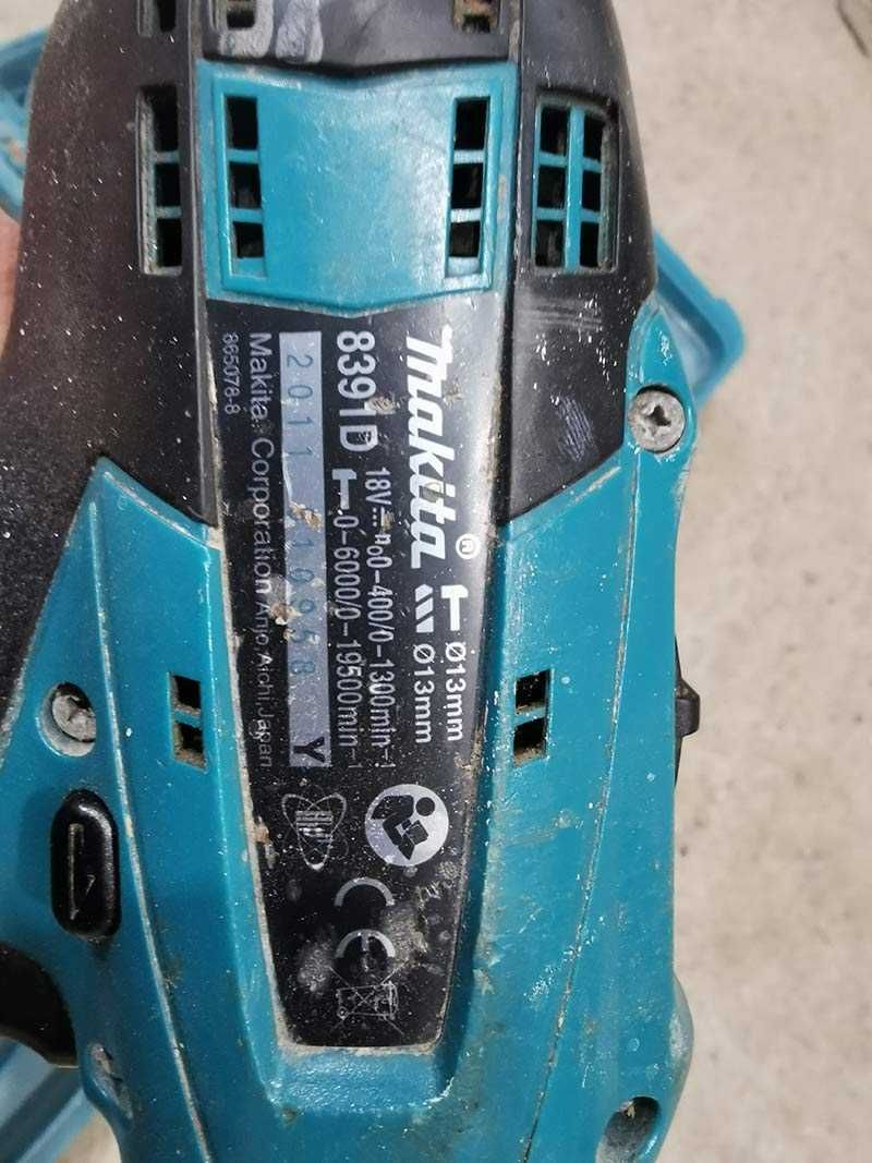 винтоверт MAKITA  8391D 18V зарядно DC1804  2 батерии и куфар