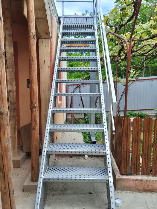 Scara metalica zincata 4mm grosime noi transport inclus