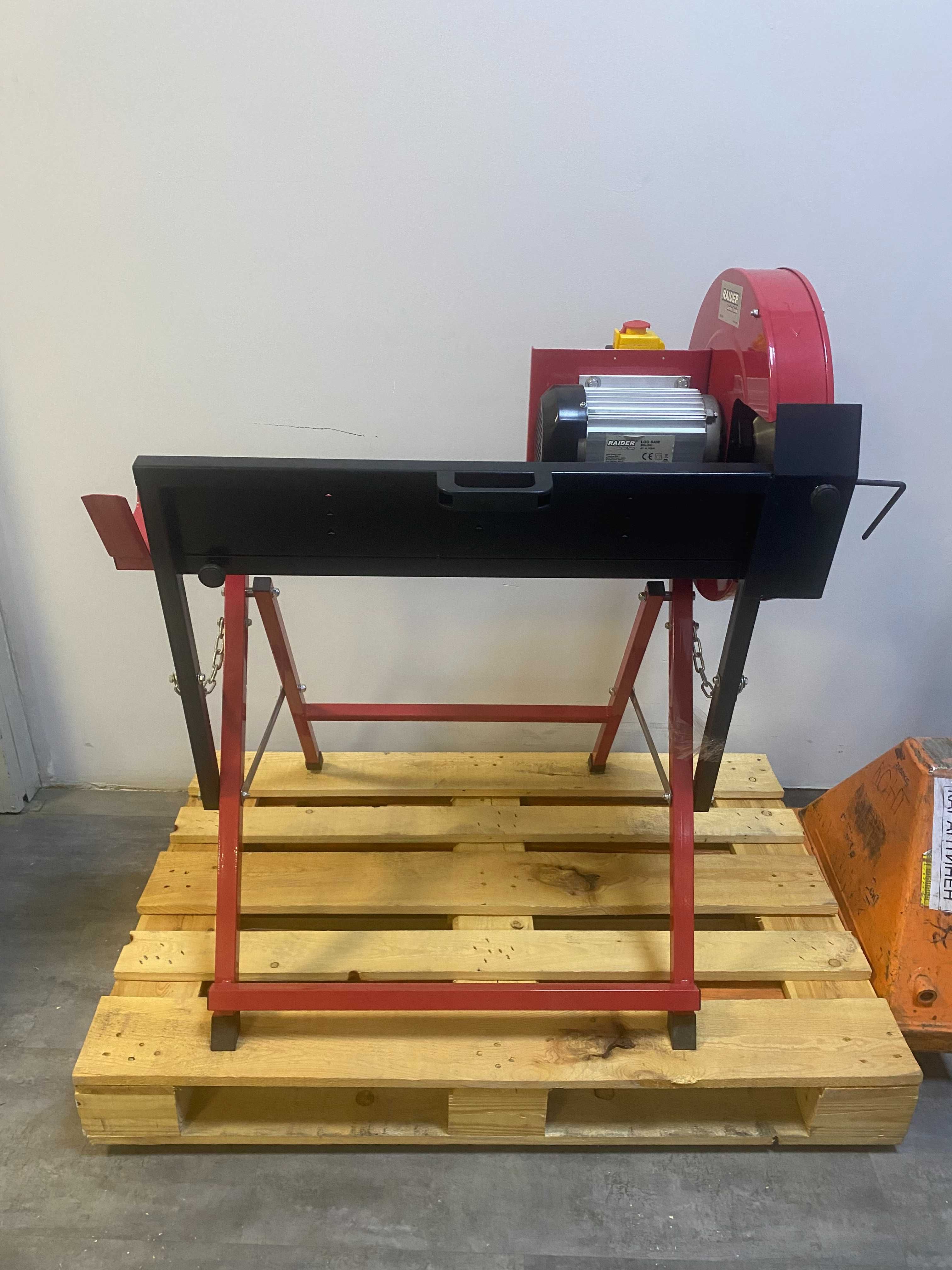 129940	Циркуляр за рязане на дърва до 130mm 2200W RD-LS01