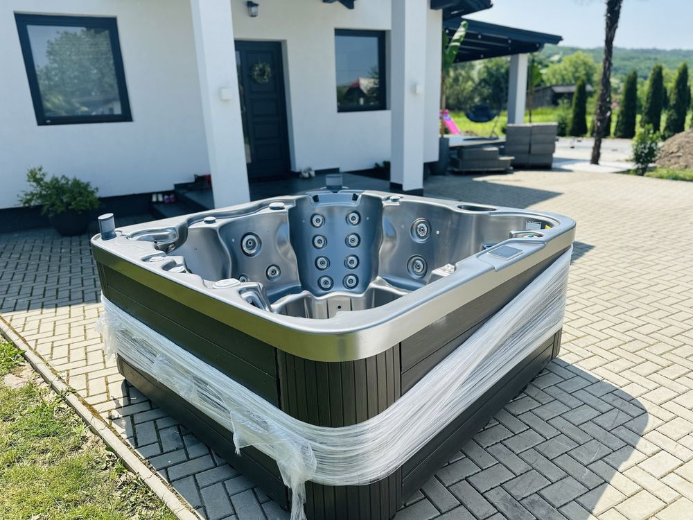 Jacuzzi exterior