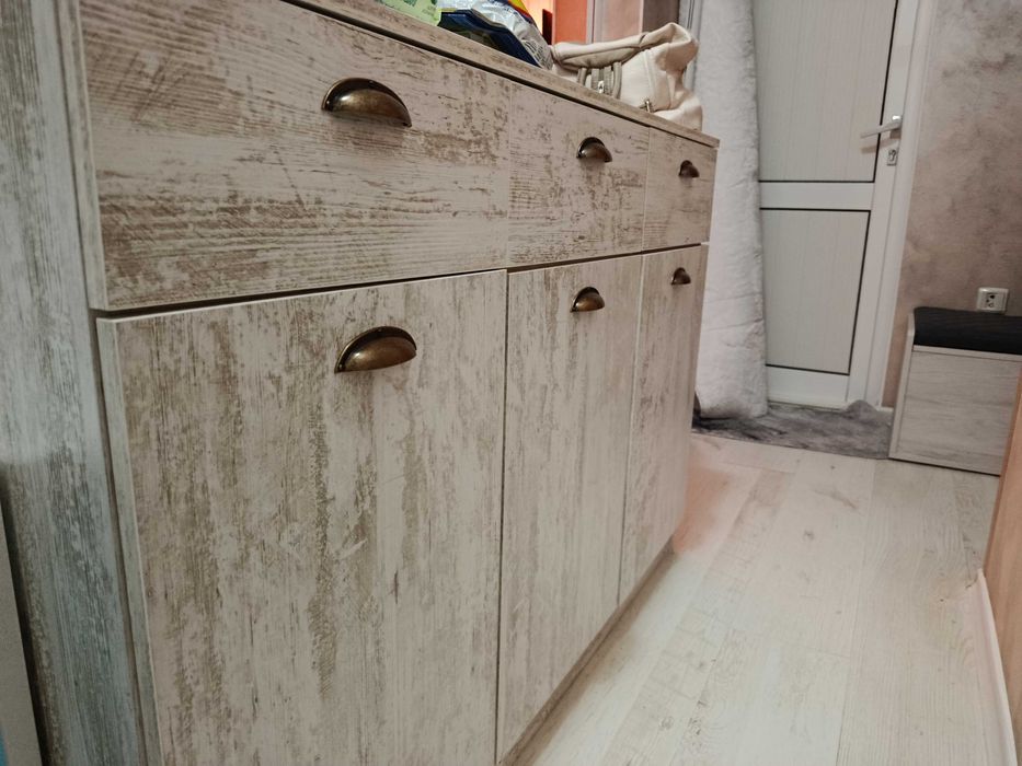 Продавам скрин.Чисто нов