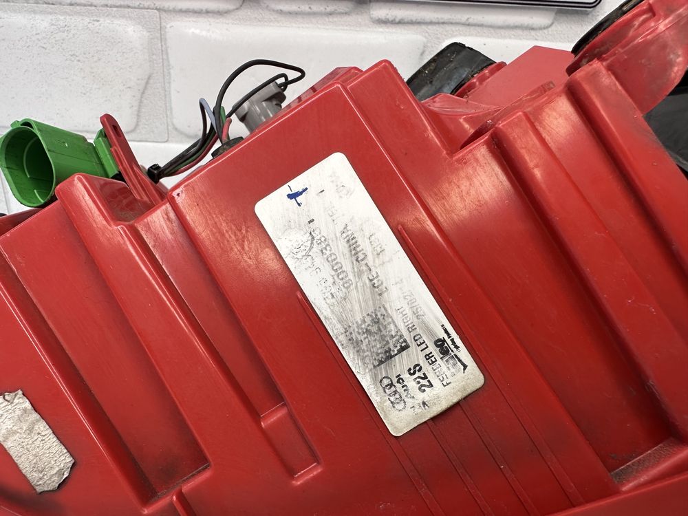 Десен външен стоп AUDI A6 C7 4G седан 4G5945096A