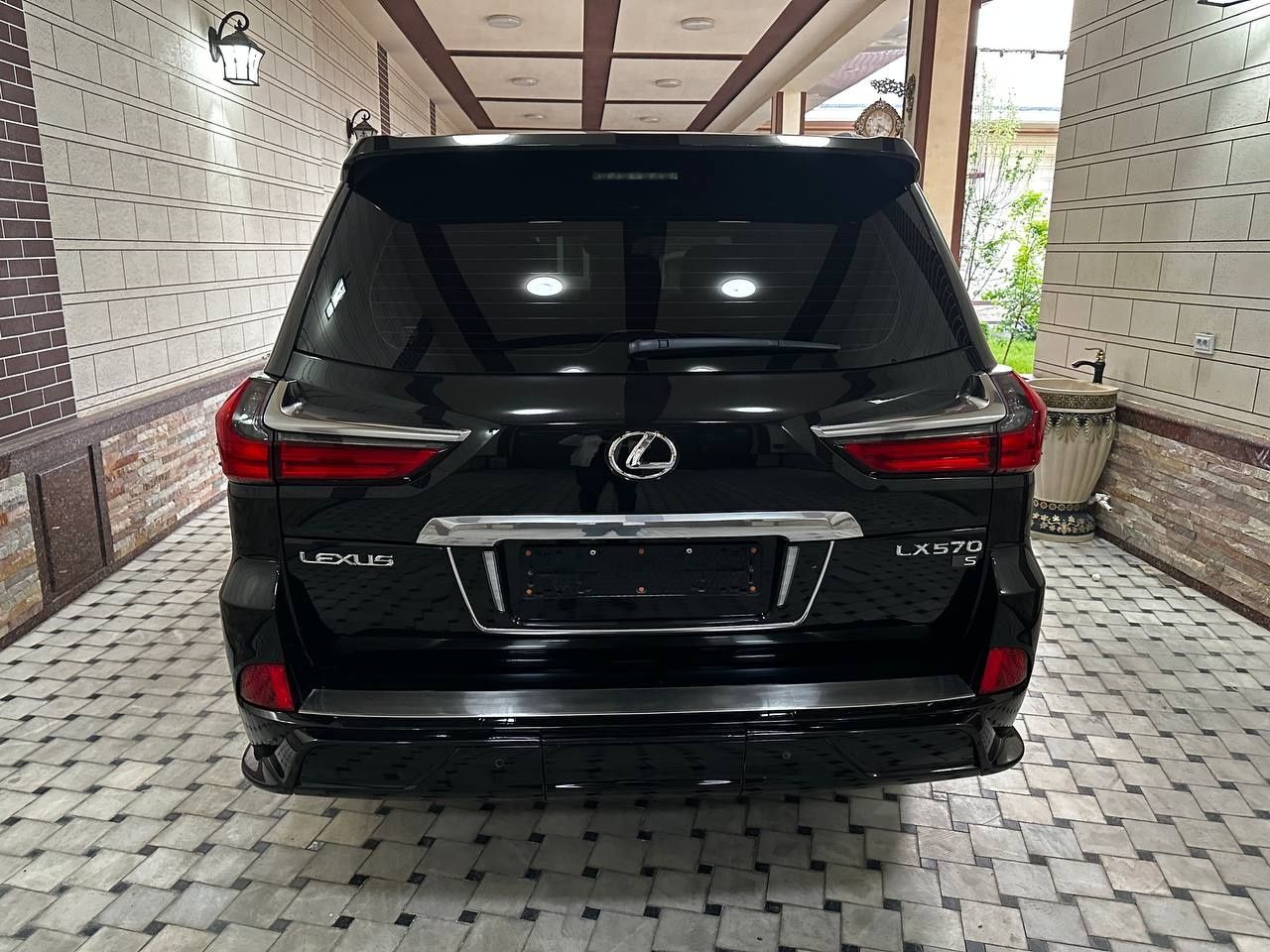 Продаётся: Lexus LX 570