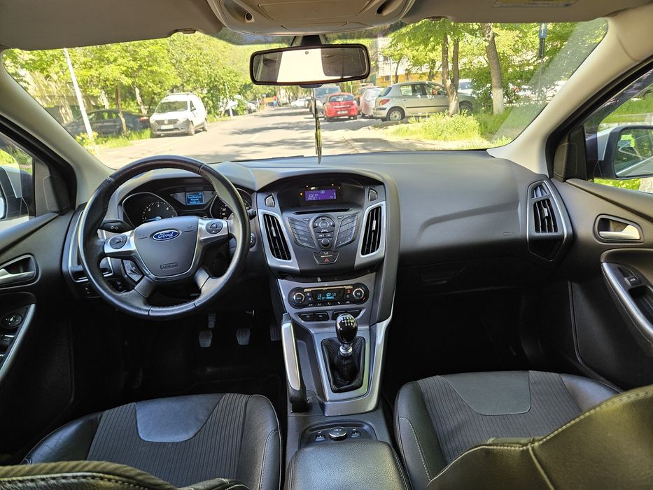 Ford Focus model Titanium 2012 / Piele / Keyless GO-Entry / Clima /