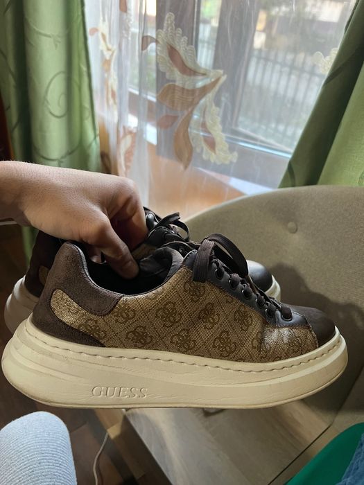 Adidasi Guess stare impecabila