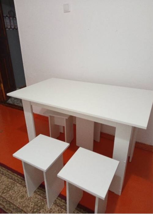 Стол 90*60 с 4 табуретками