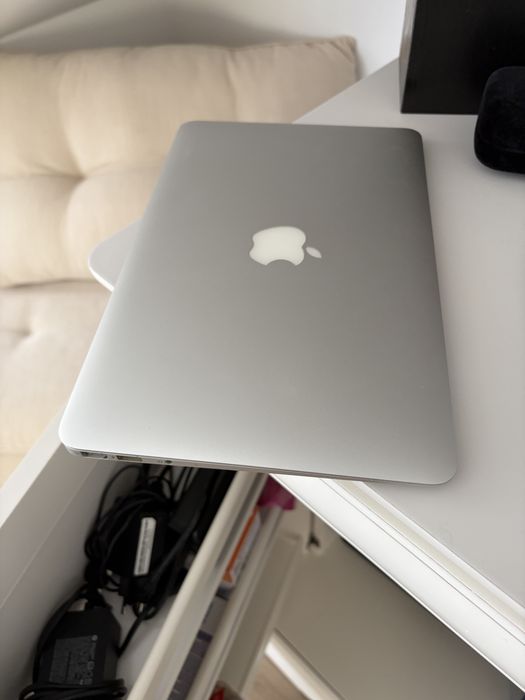Apple Macbook air 11