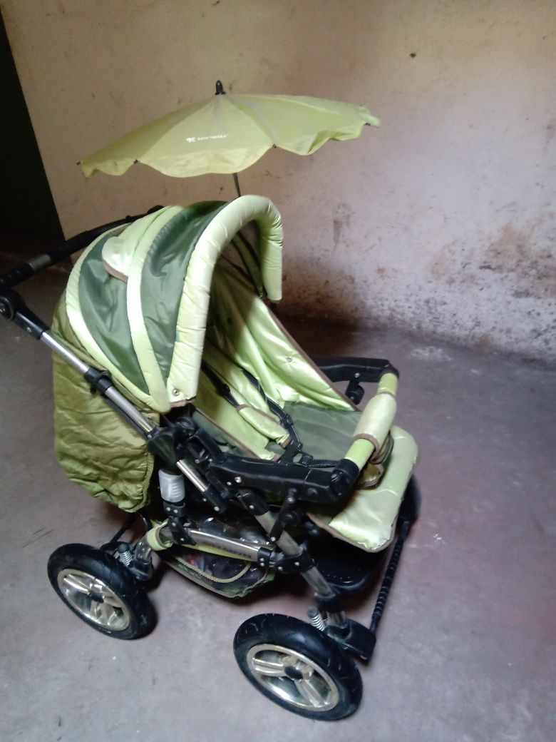 Зелена бебешка количка Bertoni City