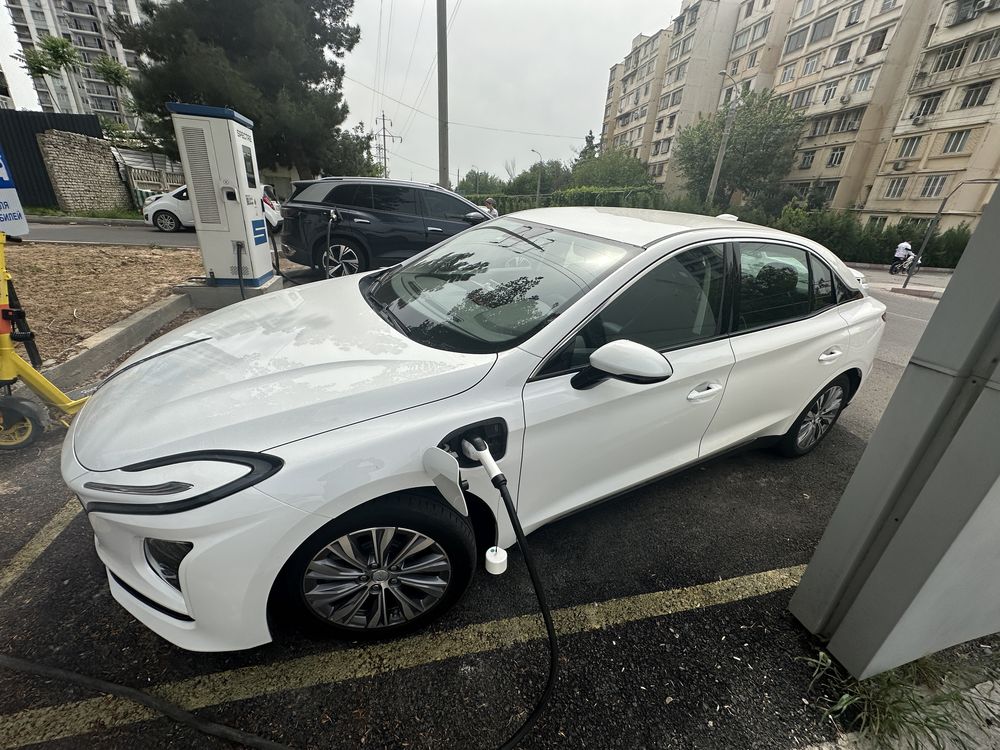 Hongqi eqm5 sotiladi 2024
