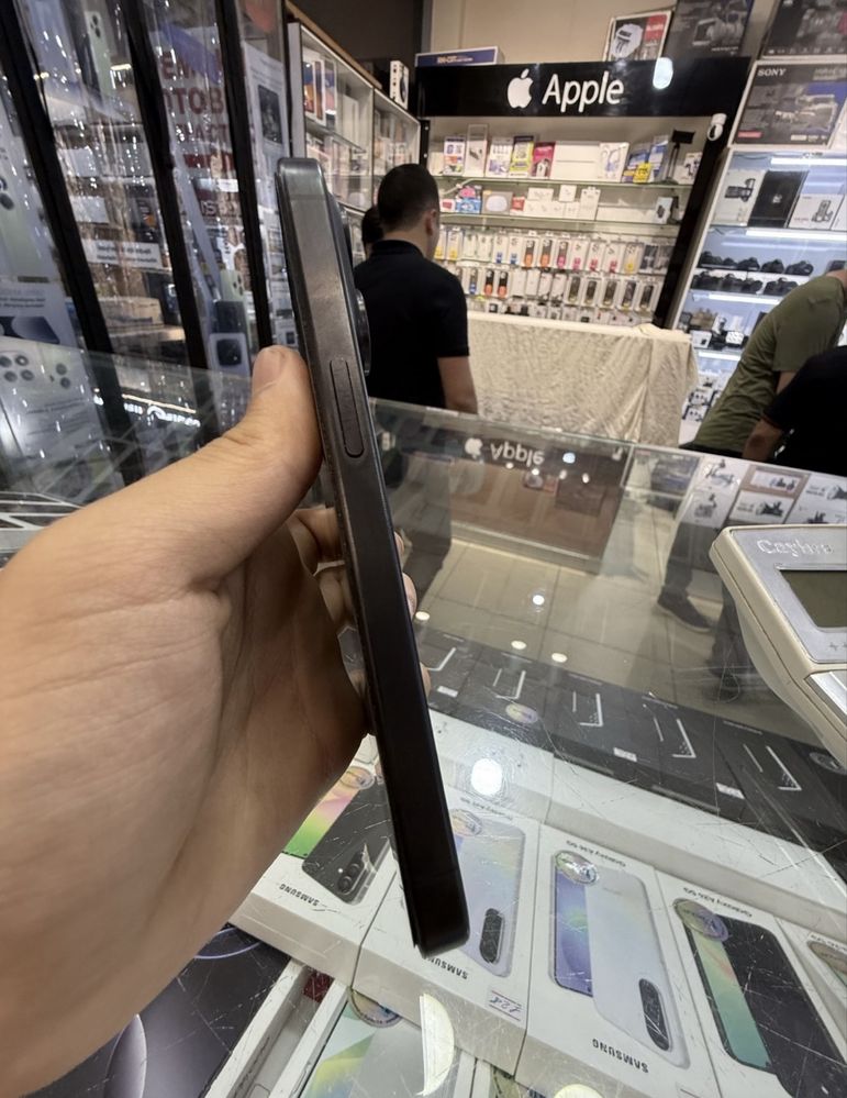 Iphone 15 pro 128 90% batare