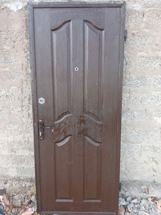 Входная дверь б/у