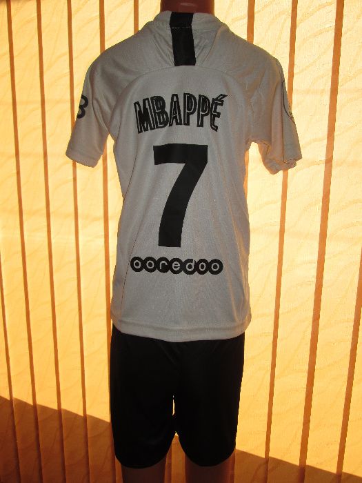 РЕТРО екипи Юве Роналдо 116 размер и ПСЖ Мбапе резер. 116 и 176 размер